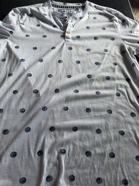 Gently Used Mens size Large Tallwoods button up dress shirt white and blue
